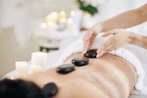 Read more about the article اكتشف مساج الأحجار الساخنة في الرياض، فوائده وكيفية تطبيقه والاسعار من روشن سبا